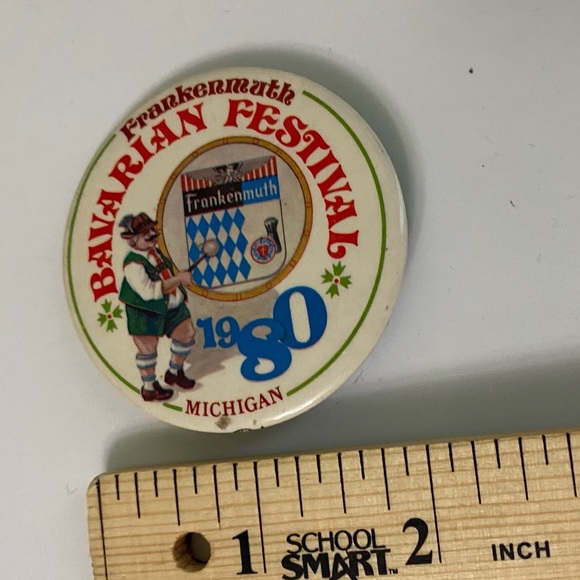 Vintage 1980 Frankenmuth Michigan Bavarian German Festival Pinback Button - Picture 3 of 3